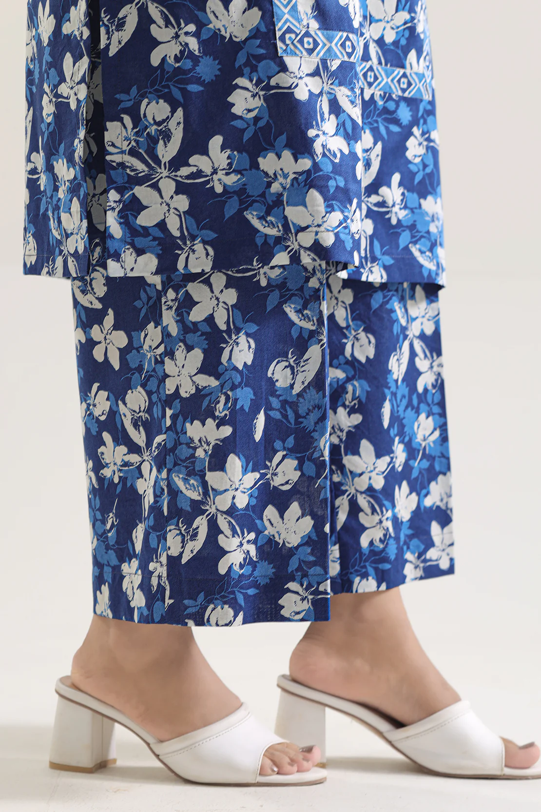 Unstitched Printed Lawn 2 Piece (Shirt/Trouser) - Image 5