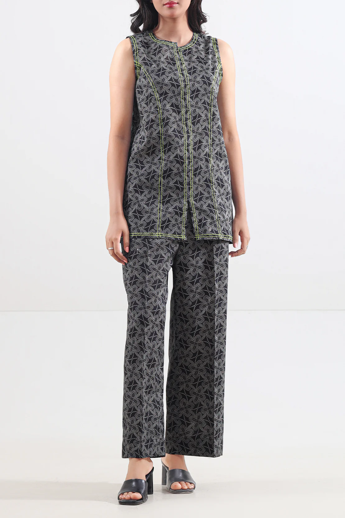 Unstitched Printed Lawn 2 Piece (Shirt/Trouser)