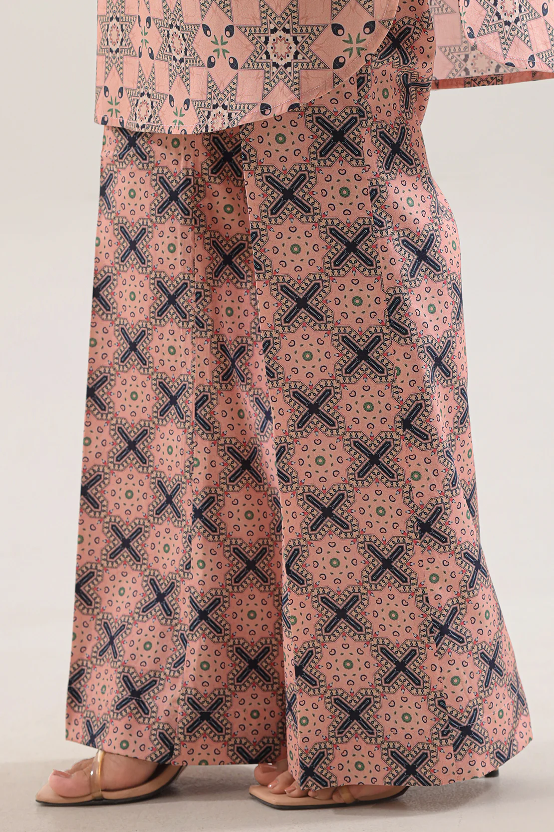Unstitched Printed Lawn 2 Piece (Shirt/Trouser) - Image 5