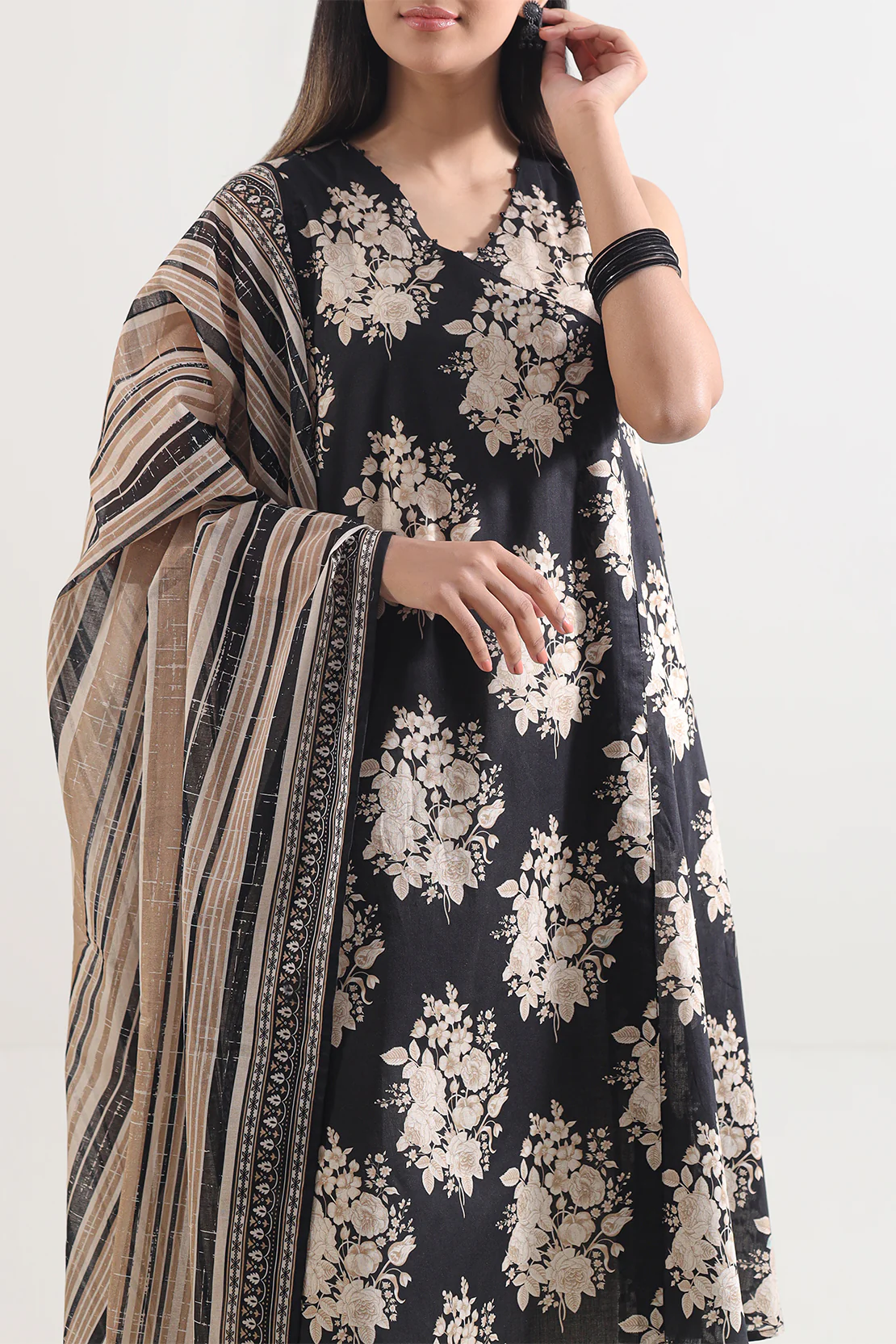 Unstitched Printed Lawn 3 Piece - Image 4