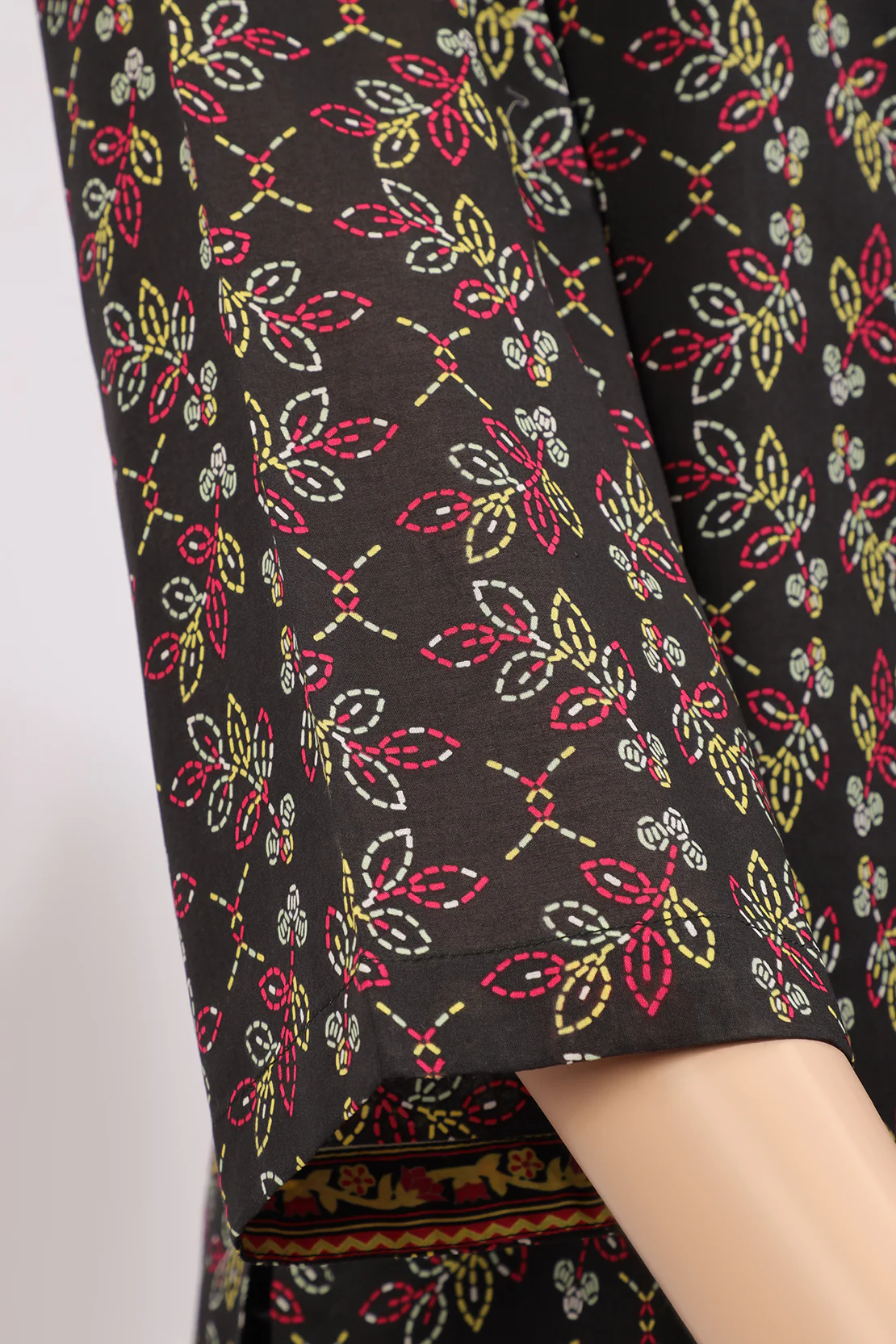 Unstitched Printed Lawn 3 Piece - Image 4