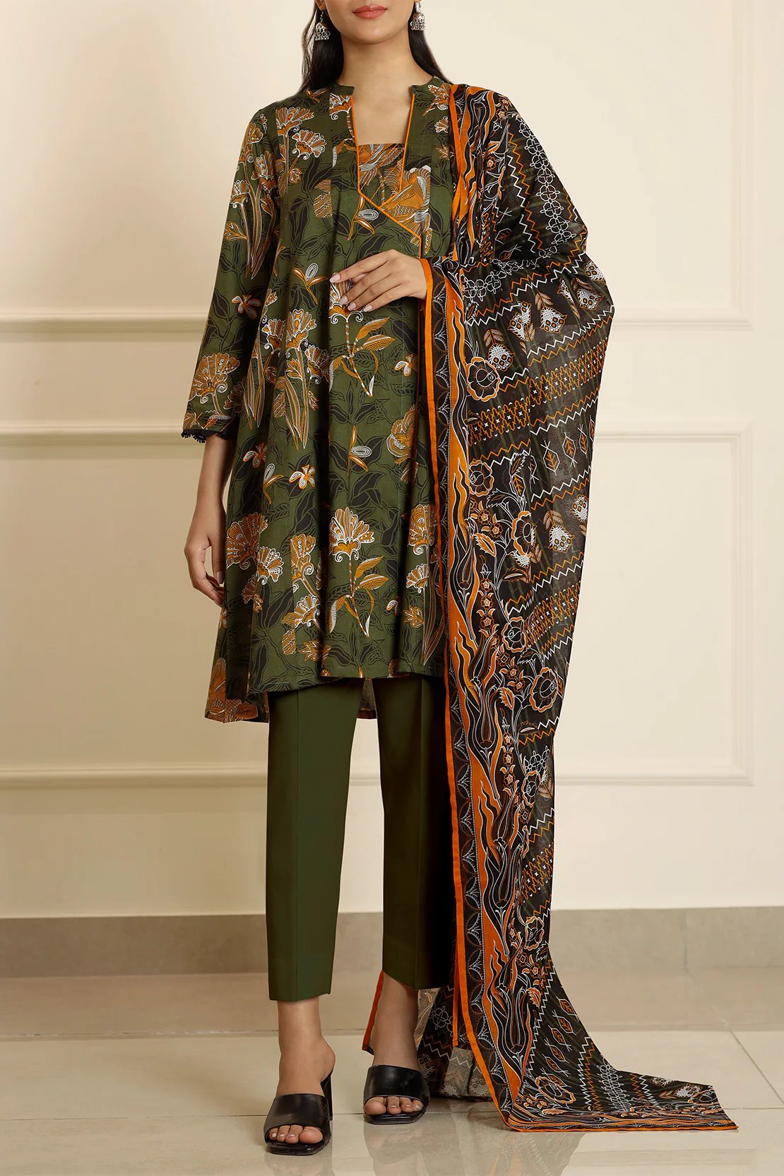Unstitched Printed Lawn 3 Piece - Image 2