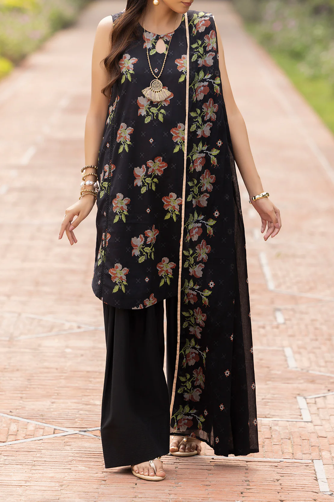 Unstitched Printed Lawn 3 Piece - Image 2