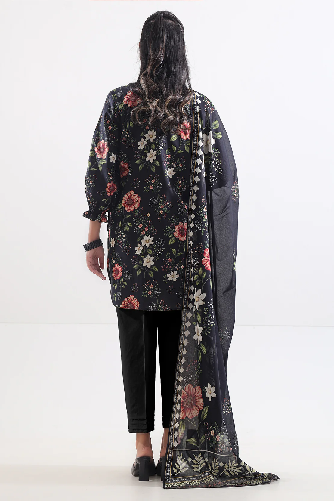 Unstitched Printed Lawn 3 Piece - Image 2