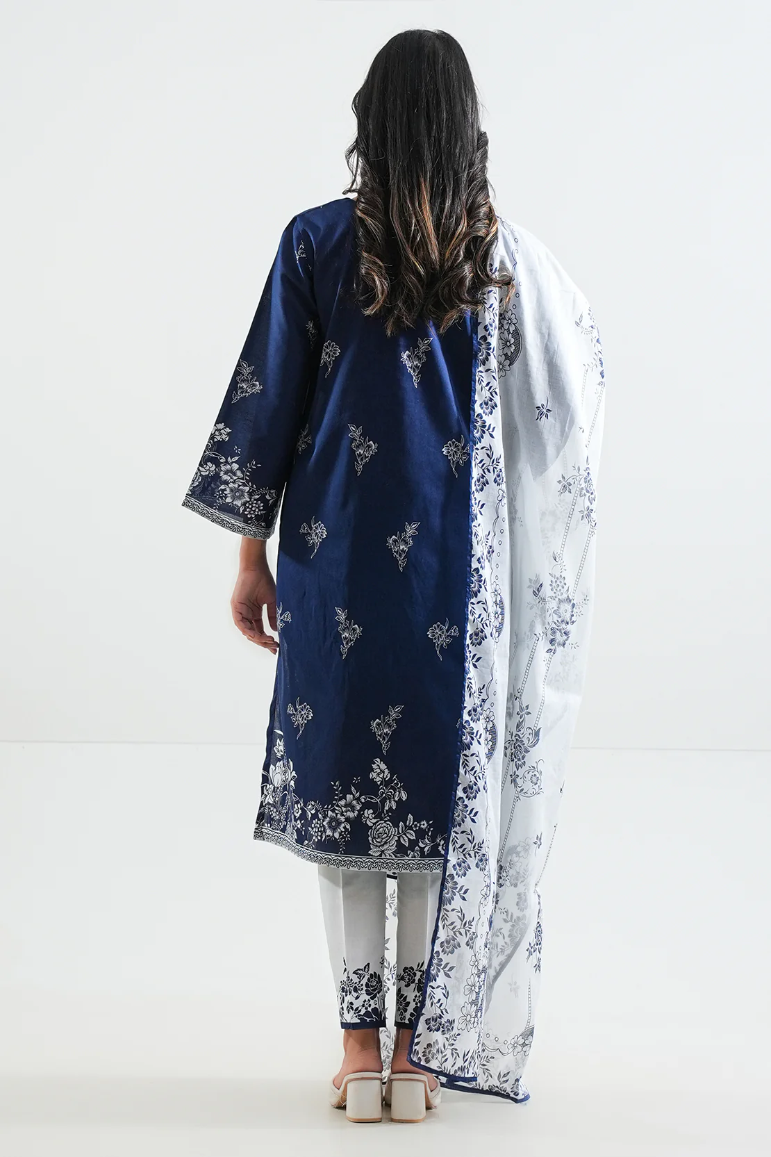 Unstitched Printed Lawn 3 Piece - Image 4