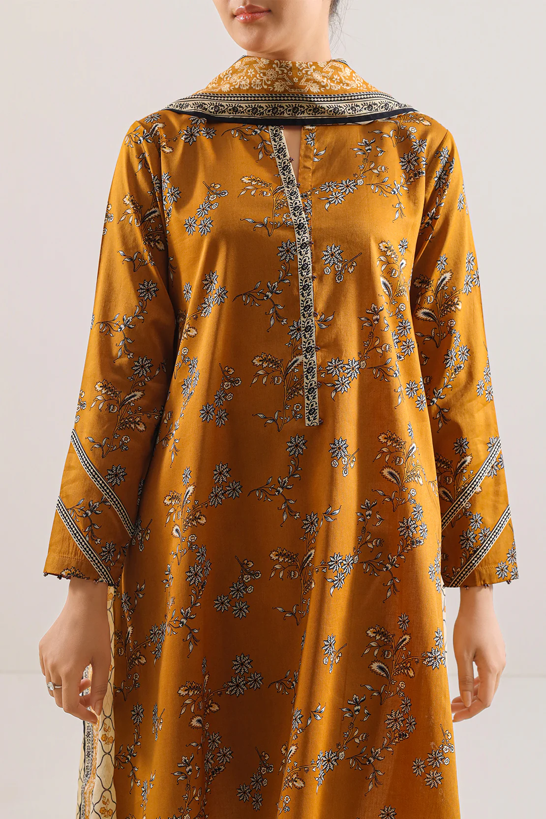 Unstitched Printed Lawn 3 Piece - Image 2