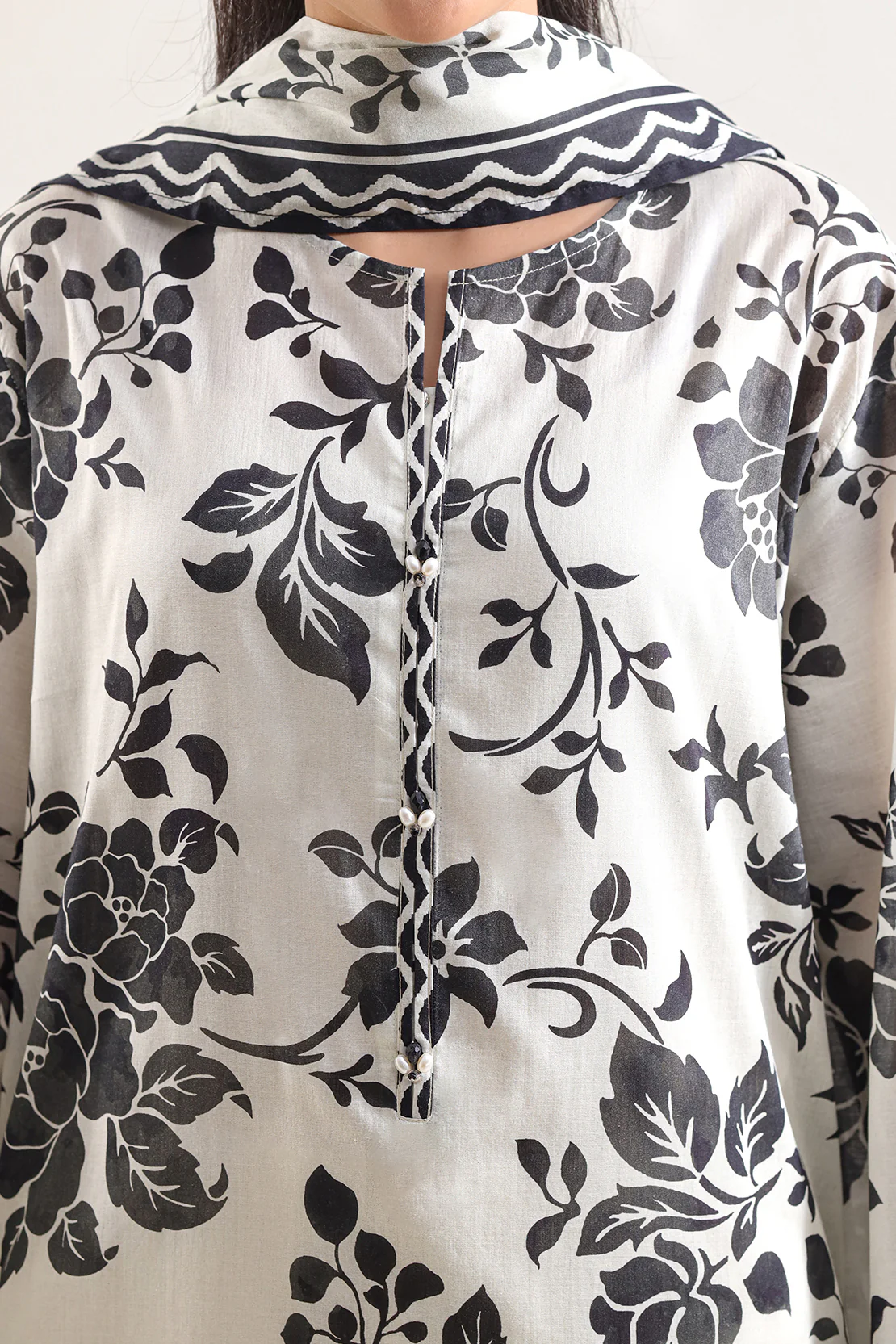 Unstitched Printed Lawn 3 Piece - Image 4