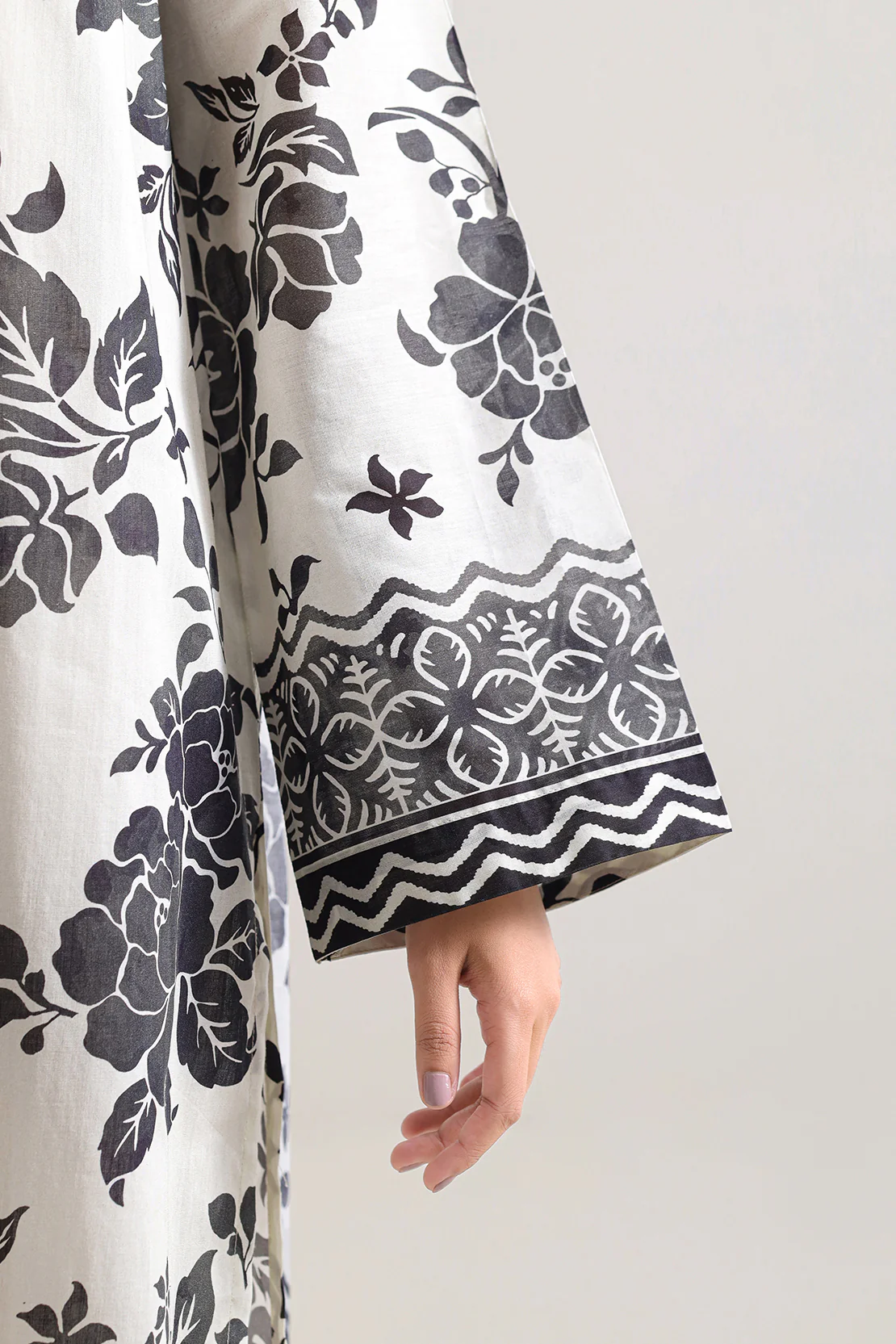 Unstitched Printed Lawn 3 Piece - Image 5