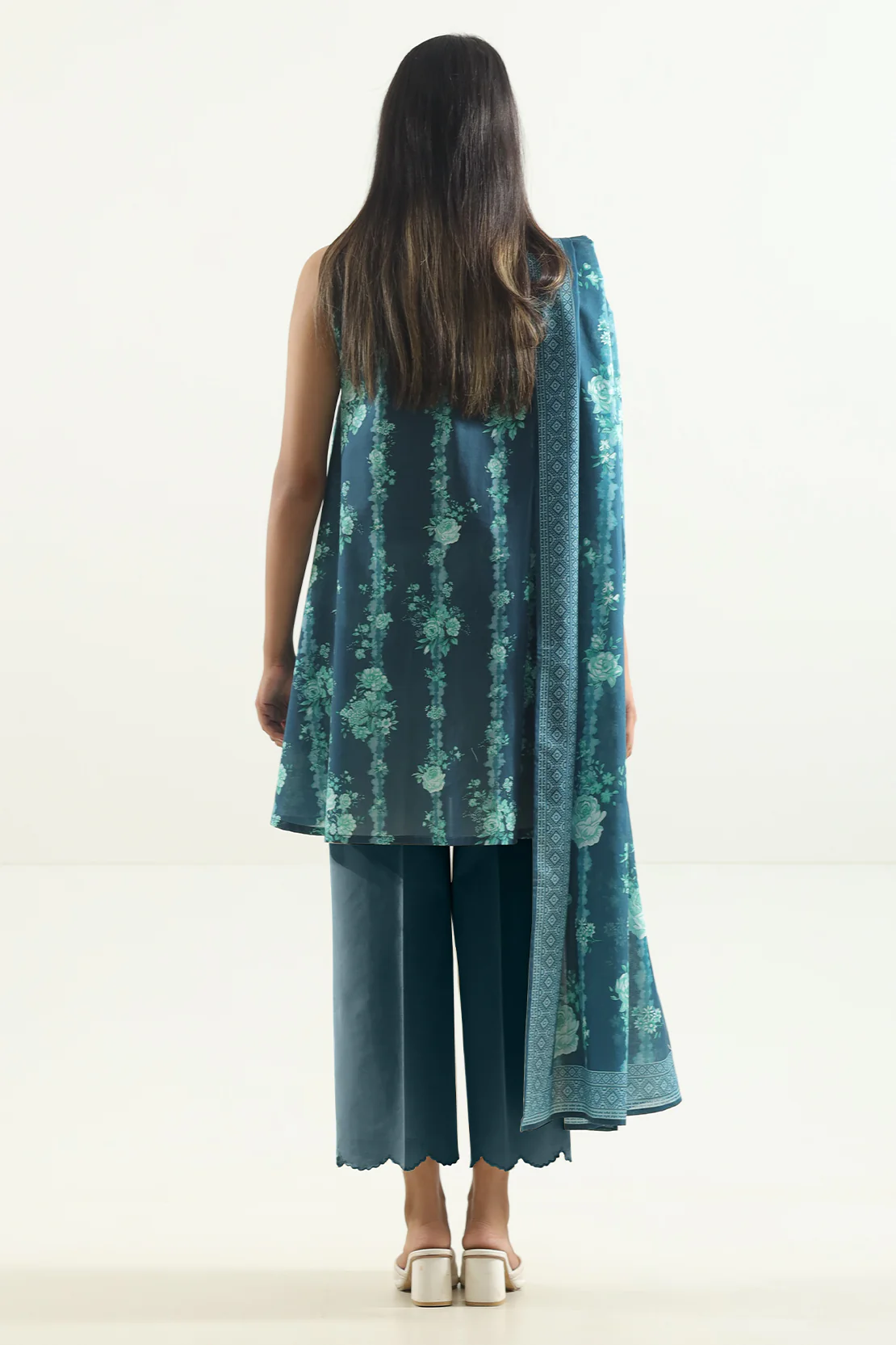 Unstitched Printed Lawn 3 Piece - Image 4