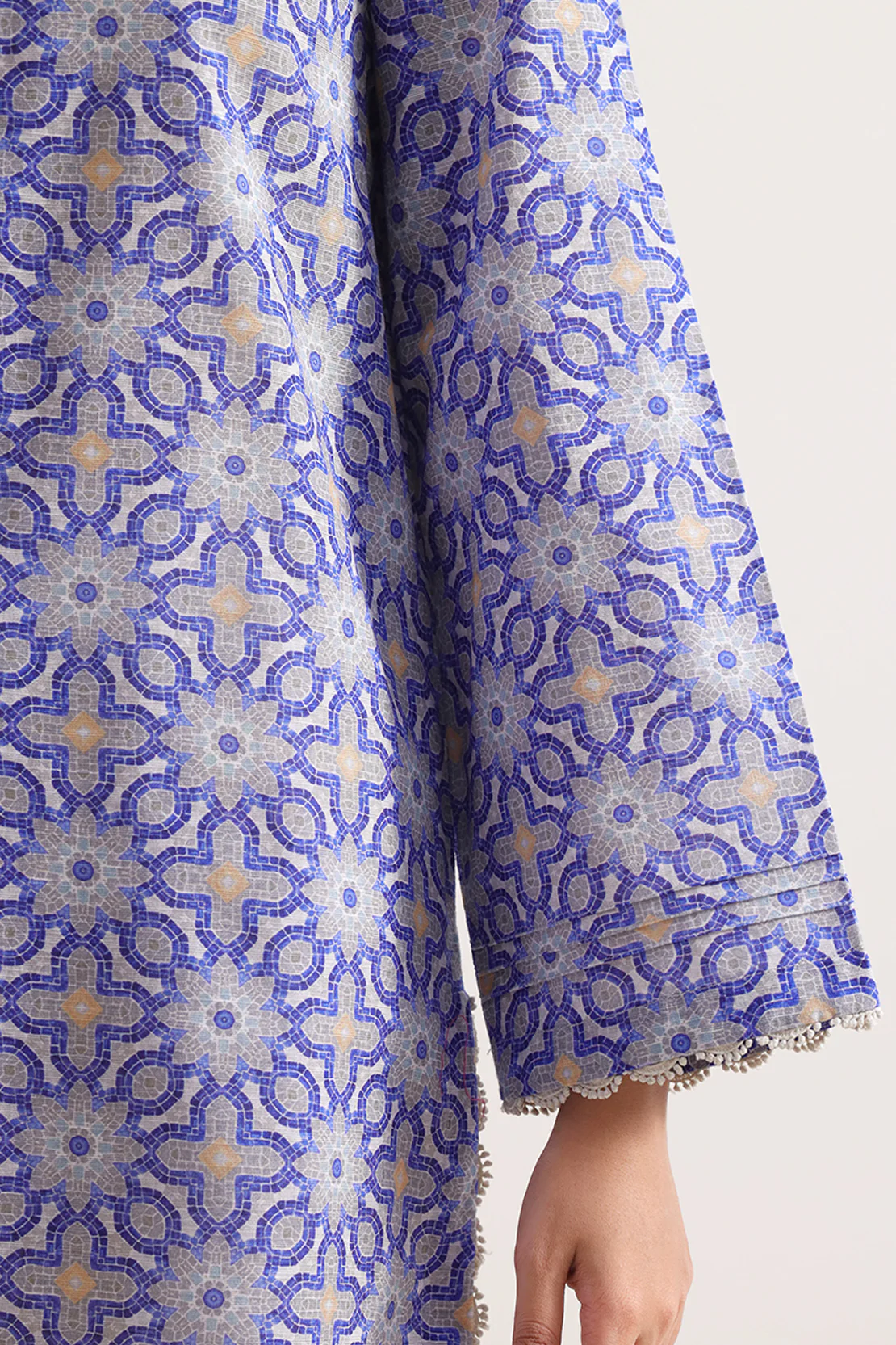 Unstitched Printed Lawn 3 Piece - Image 4