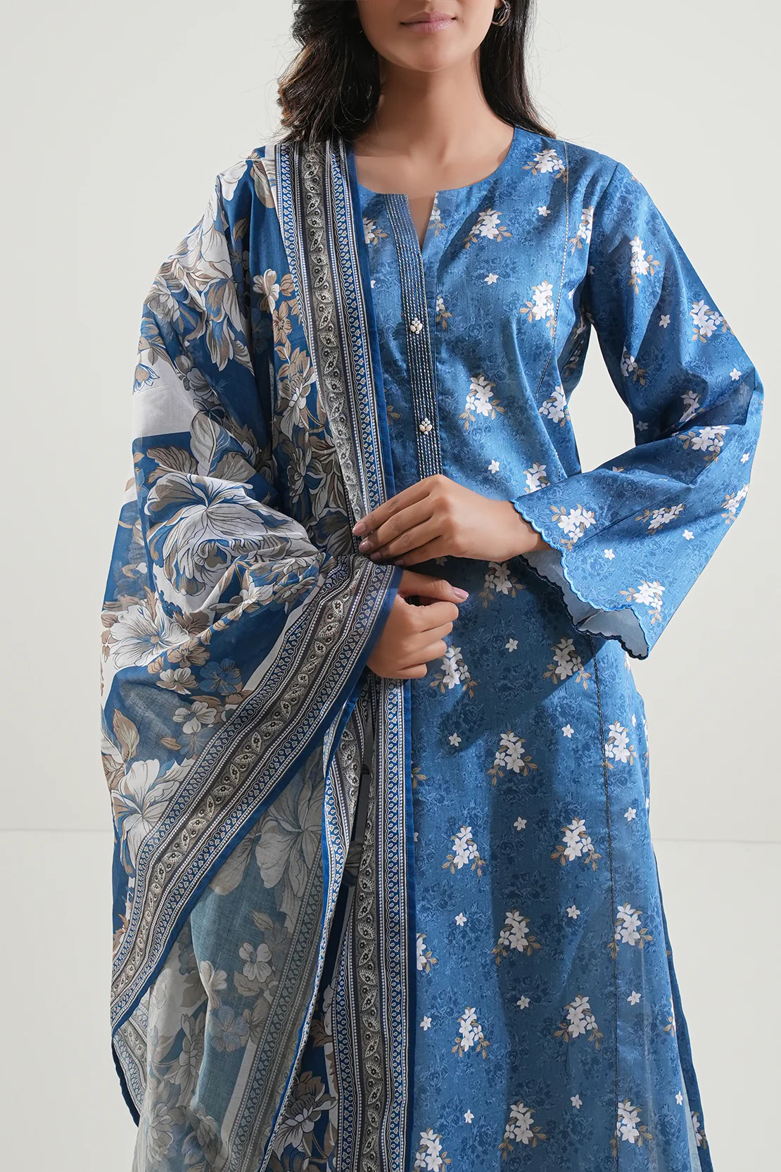 Unstitched Printed Lawn 3 Piece - Image 2