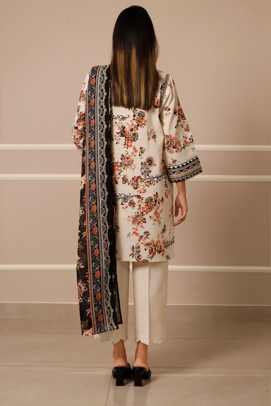 Unstitched Printed Lawn 3 Piece - Image 5