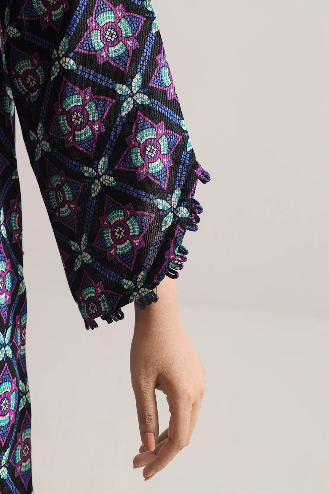 Unstitched Printed Lawn 3 Piece - Image 4