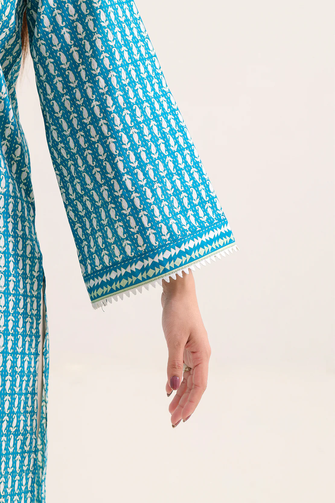 Unstitched Printed Lawn 3 Piece - Image 5