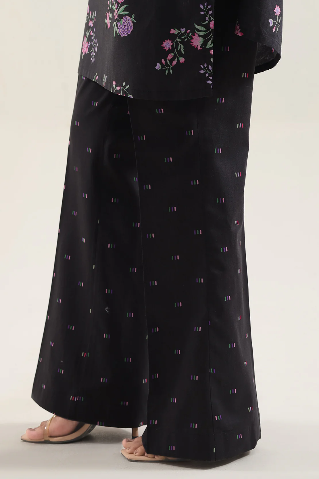Unstitched Printed Lawn 3 Piece - Image 5