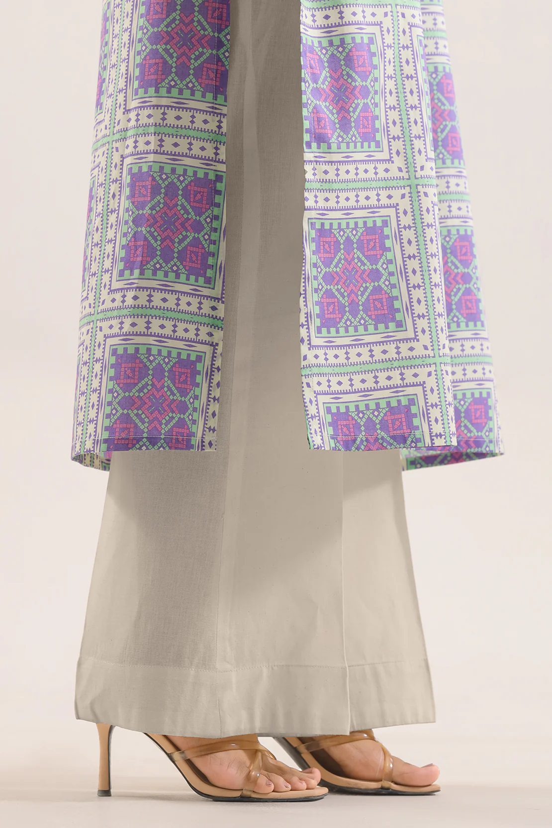 Unstitched Printed Lawn 3 Piece - Image 5