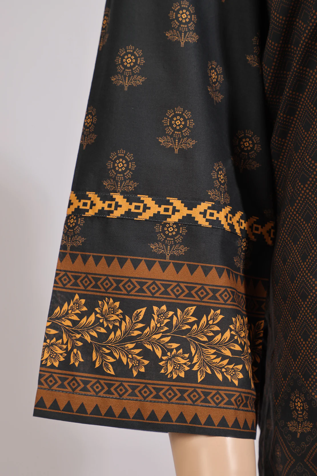 Unstitched Printed Lawn Shirt - Image 4