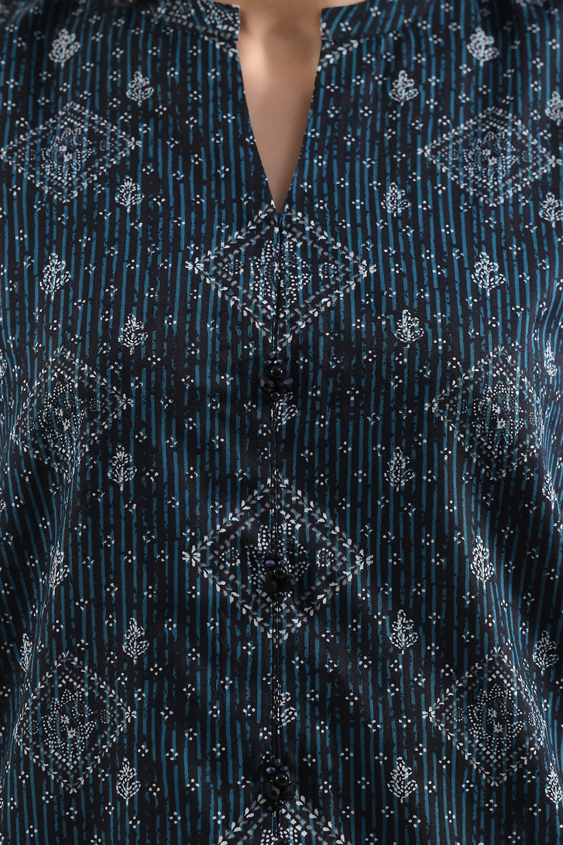 Unstitched Printed Self Strip Lawn 3 Piece - Image 3