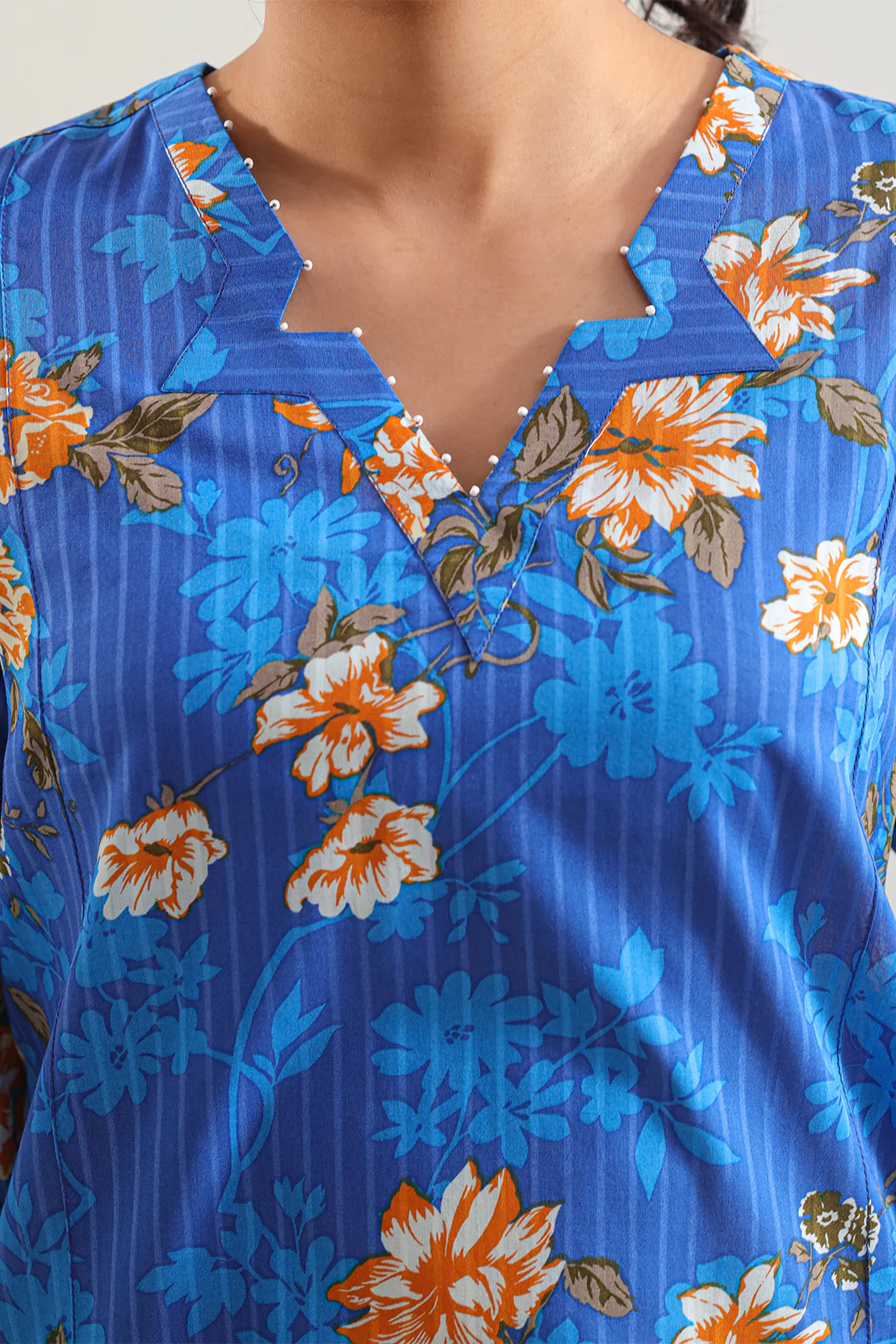 Unstitched Printed Self Strip Lawn 3 Piece - Image 4