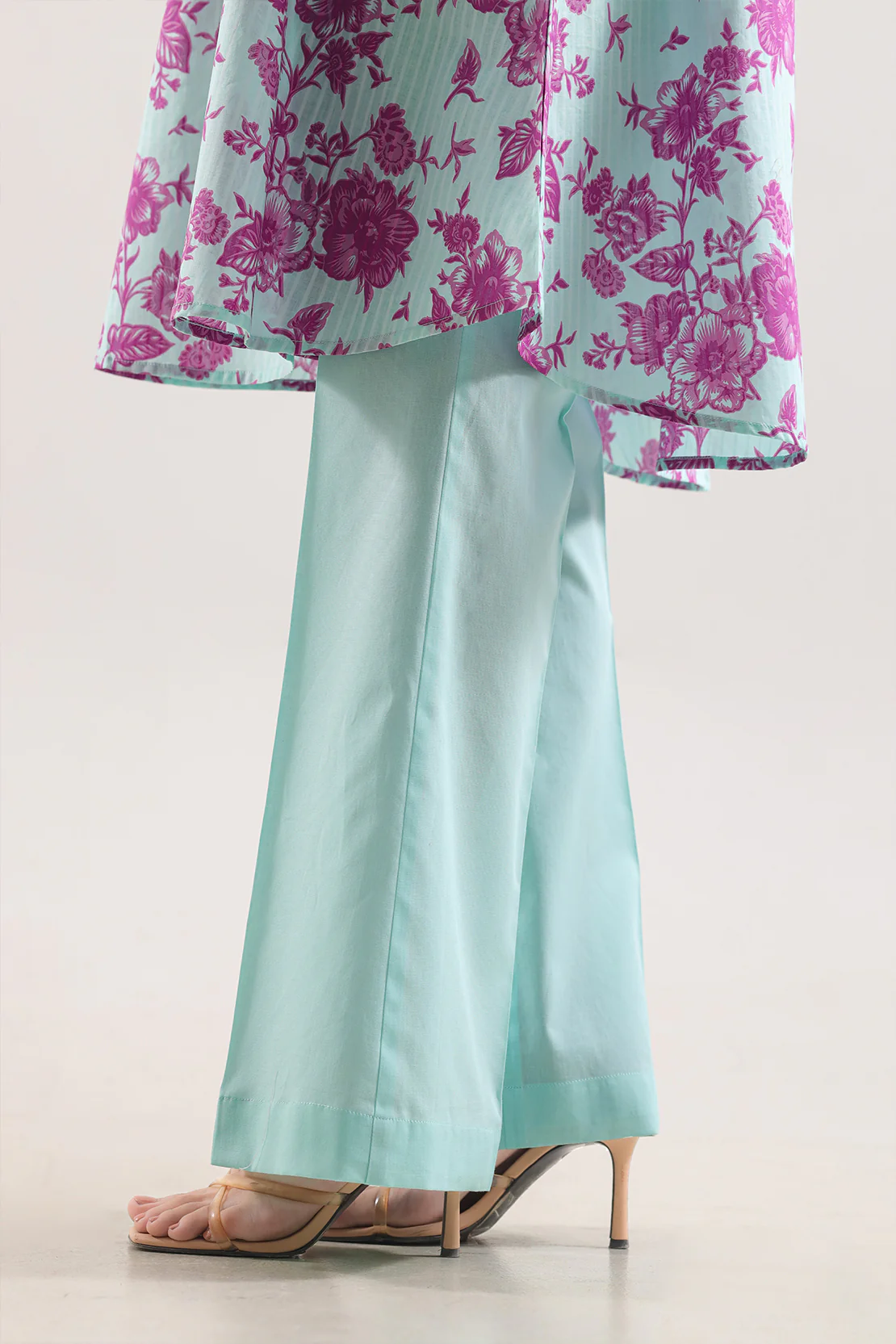 Unstitched Printed Self Strip Lawn 3 Piece - Image 5