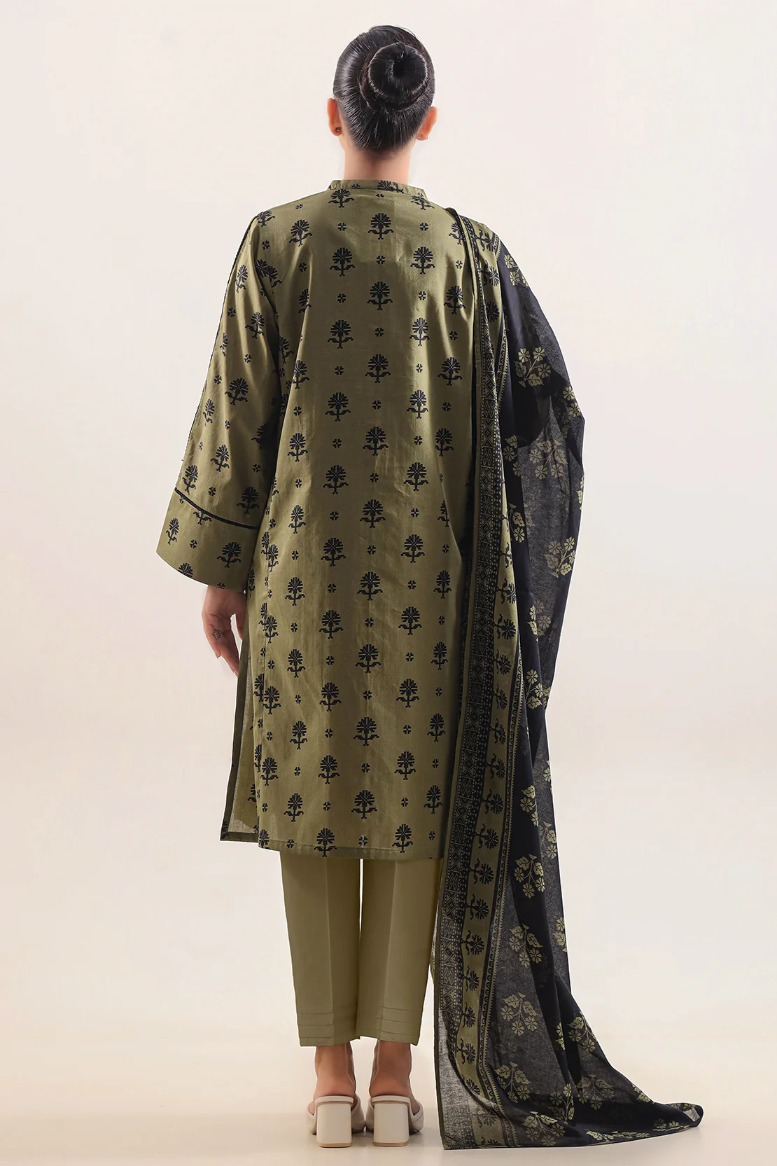 Unstitched Printed Self Strip Lawn 3 Piece - Image 4
