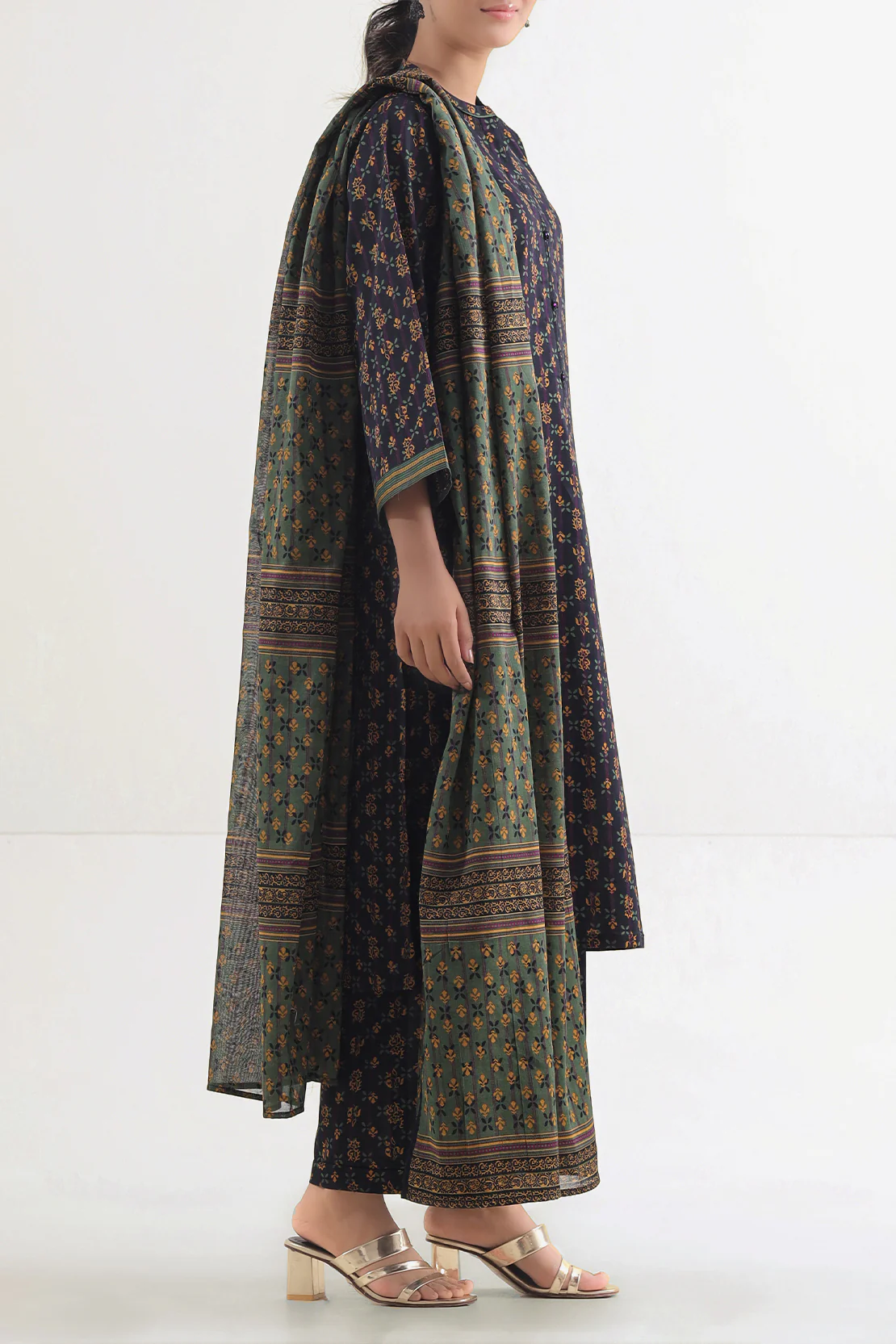 Unstitched Printed Self Strip Lawn 3 Piece - Image 3