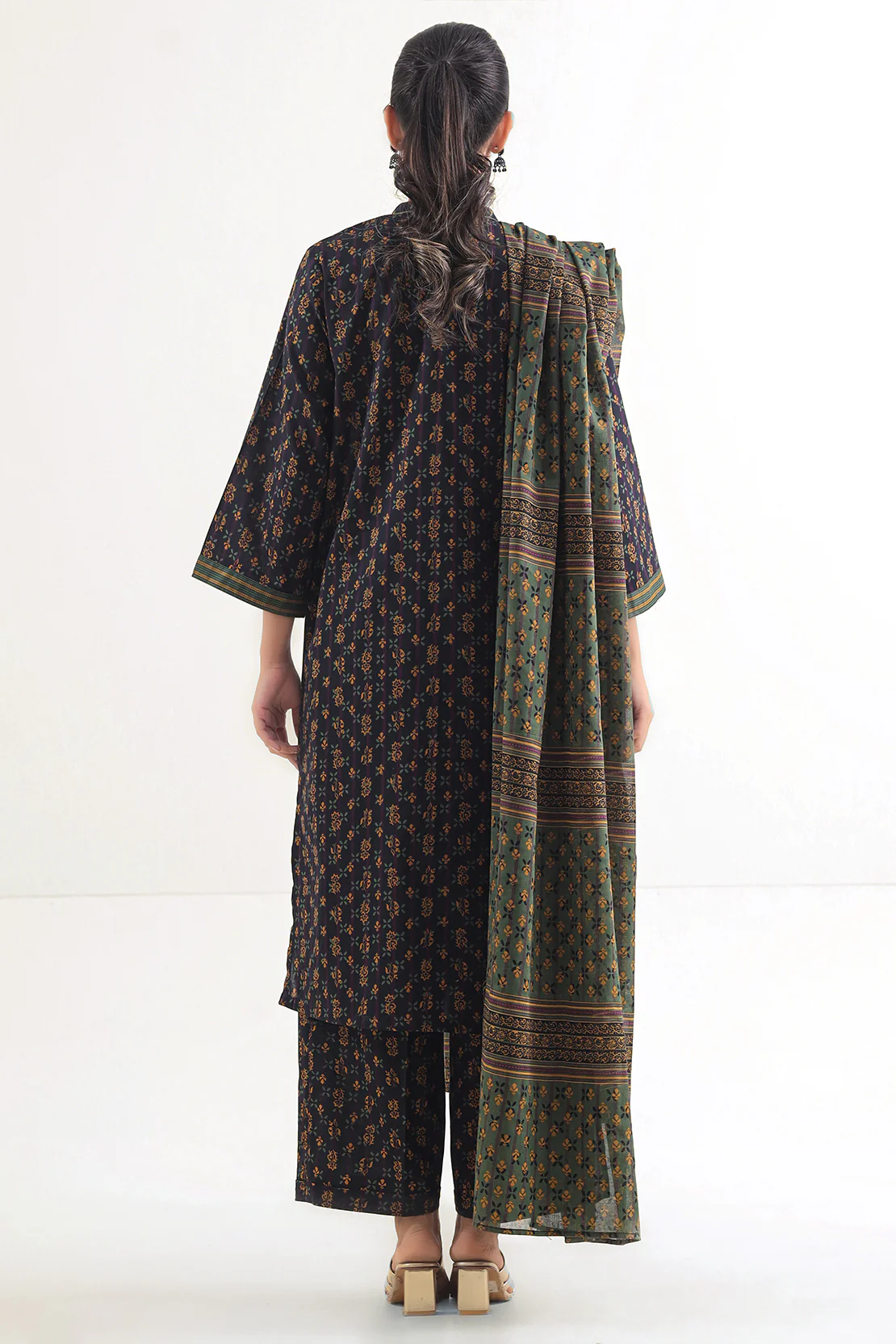 Unstitched Printed Self Strip Lawn 3 Piece - Image 4