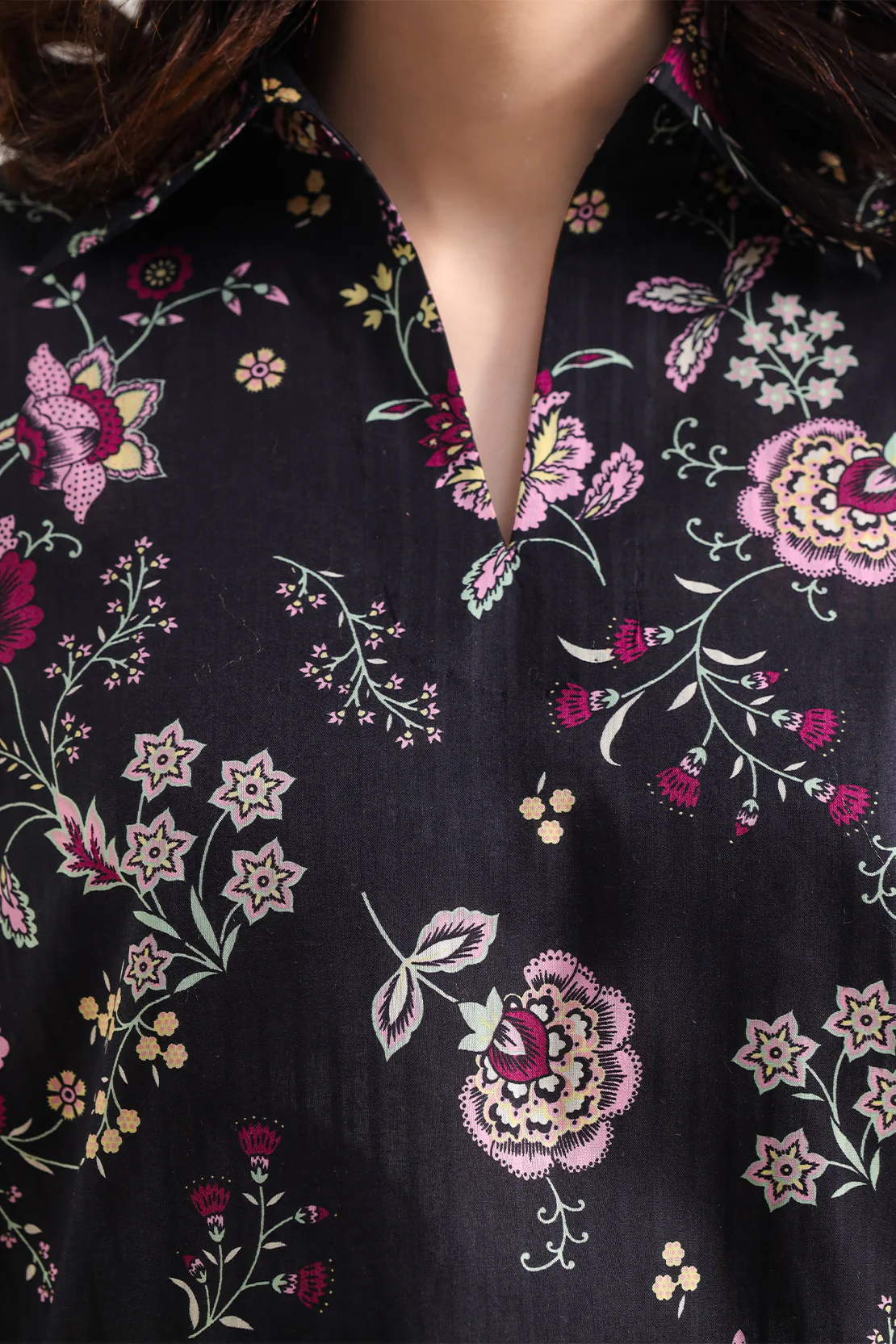 Unstitched Printed Self Strip Lawn 3 Piece - Image 4