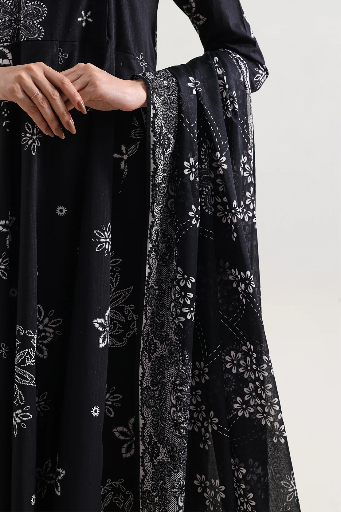 Unstitched Printed Self Strip Lawn 3 Piece - Image 3