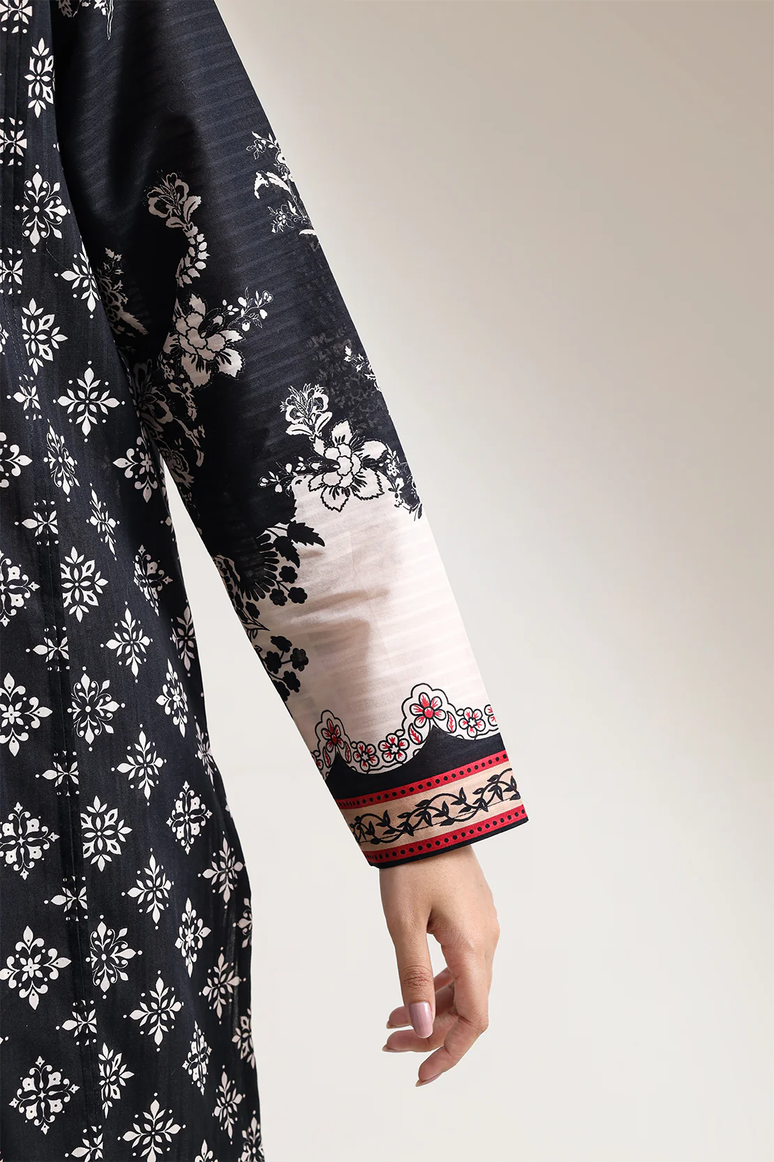 Unstitched Printed Self Strip Lawn 3 Piece - Image 4