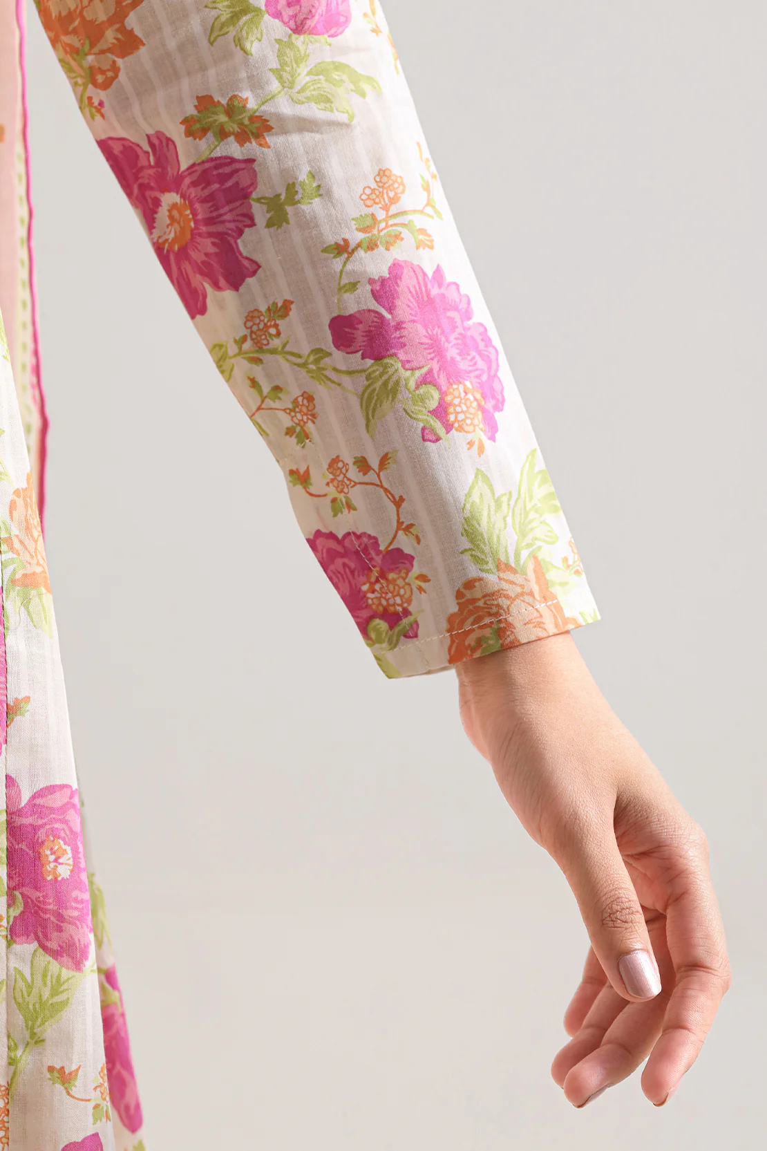 Unstitched Printed Self Strip Lawn 3 Piece - Image 4