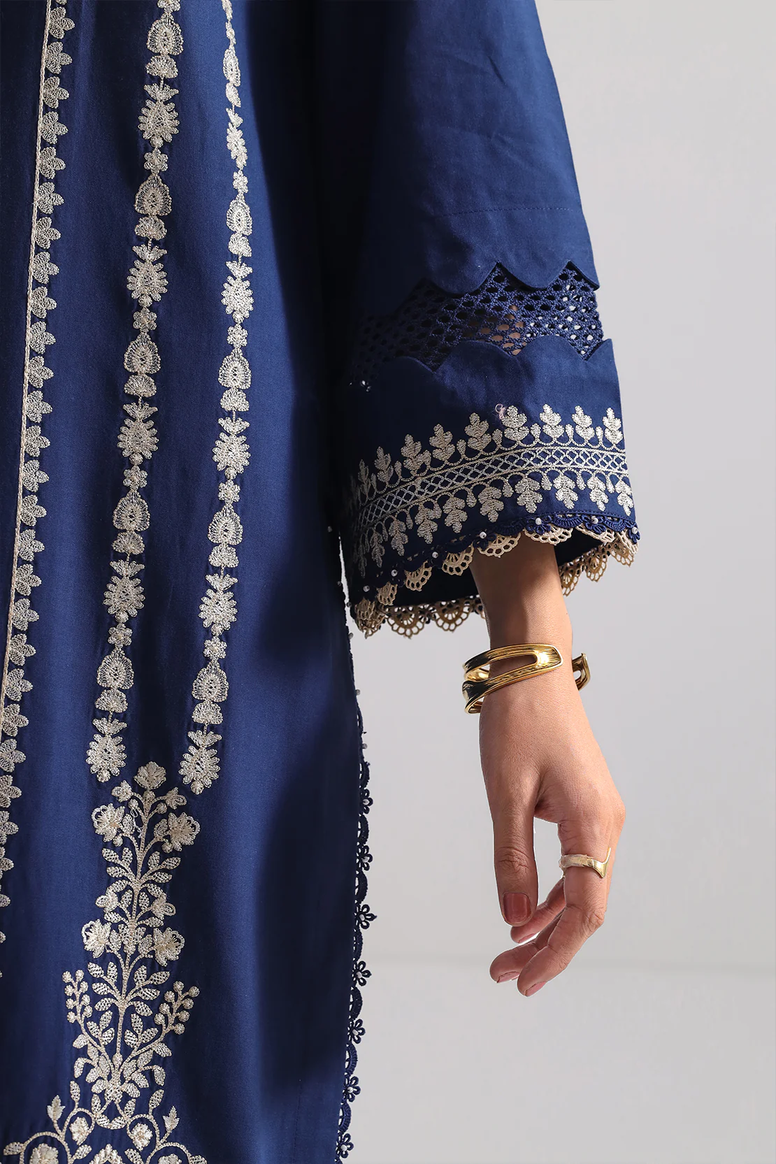 Unstitched Solid Embroidered Cambric 3 Piece - Image 4