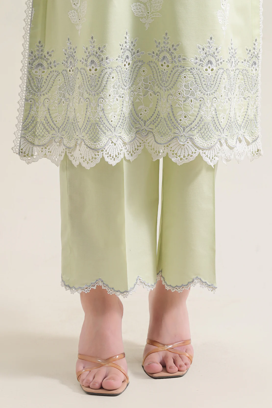 Unstitched Solid Embroidered Cambric 3 Piece - Image 4