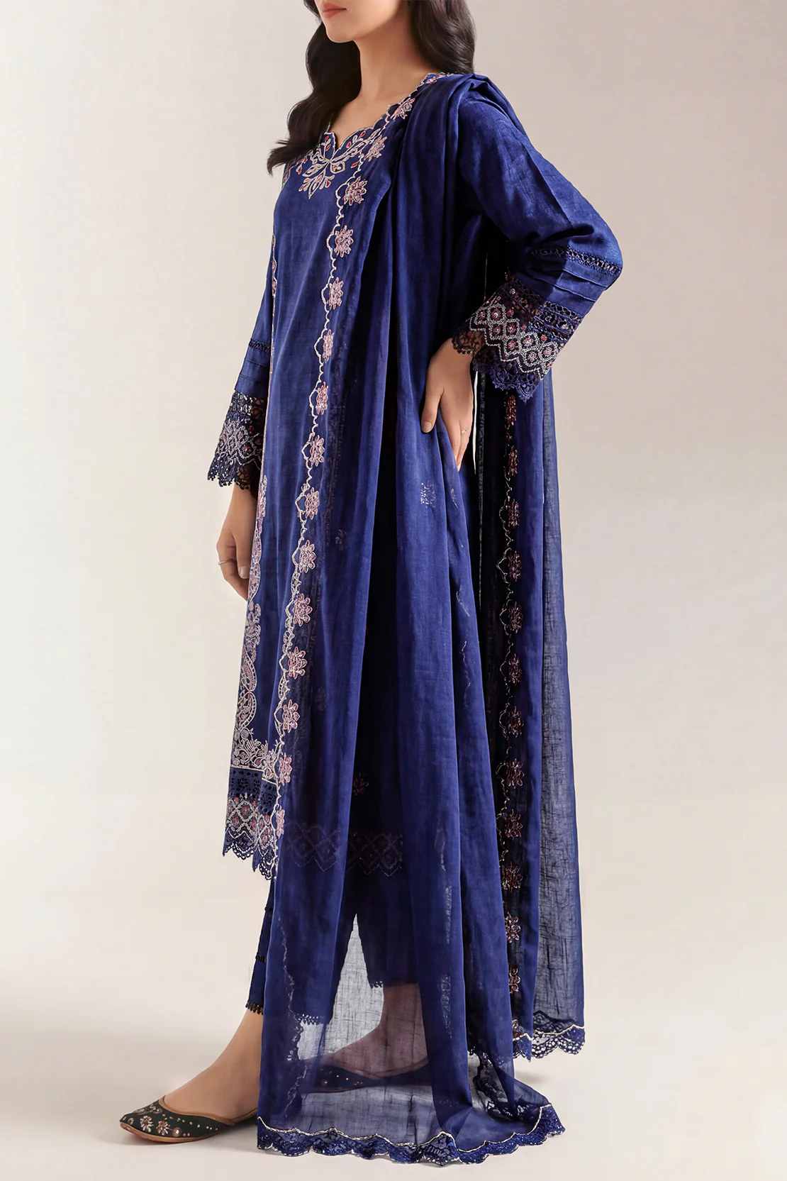 Unstitched Solid Embroidered Self Jacquard 3 Piece With Cotton Net Dupatta - Image 3